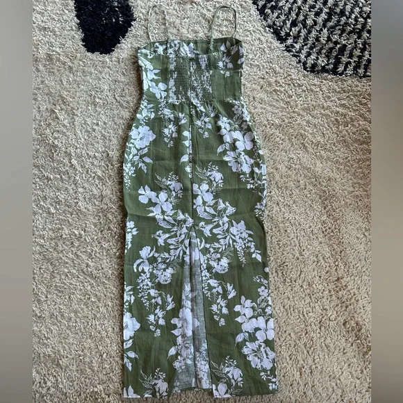 NWT Reformation Frankie linen dress in Willow size 4 - threedaughtersproperties.com NWT Reformation Frankie linen dress in Willow size 4 - threedaughtersproperties.com